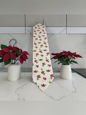Vintage Christmas Poinsettia Floral Table Runner Dresser Skirt Holly Berries